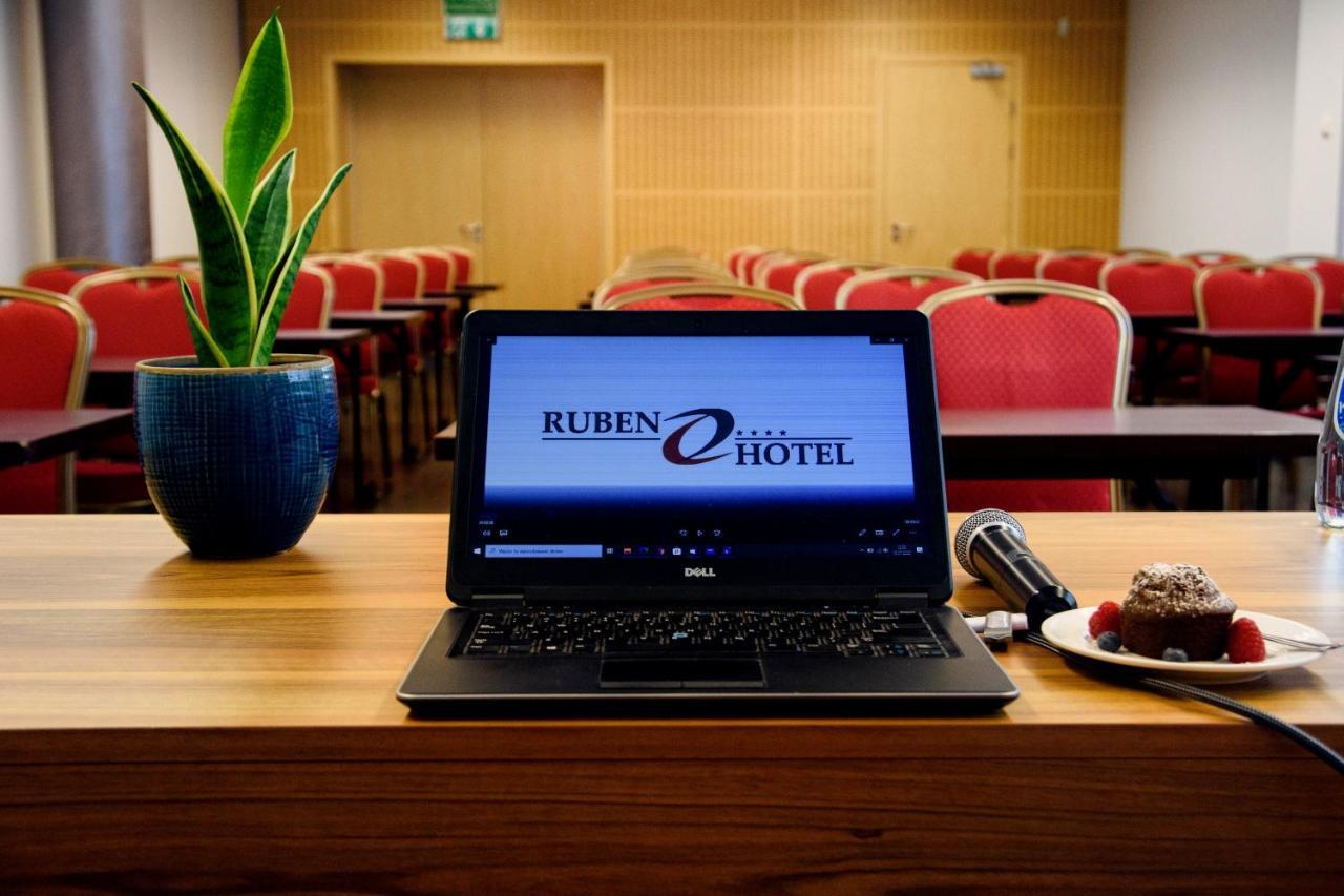 Ruben Hotel Zielona Gora Eksteriør bilde