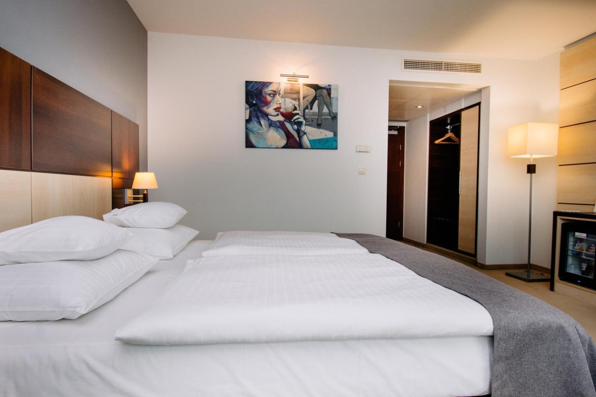 Ruben Hotel Zielona Gora Eksteriør bilde