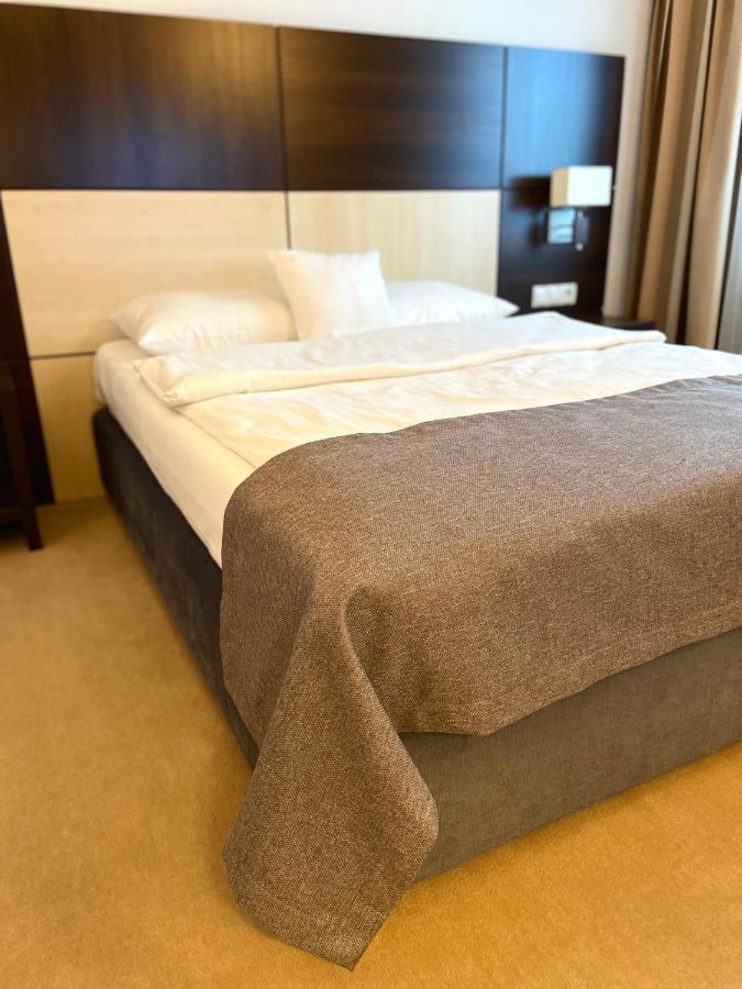 Ruben Hotel Zielona Gora Eksteriør bilde